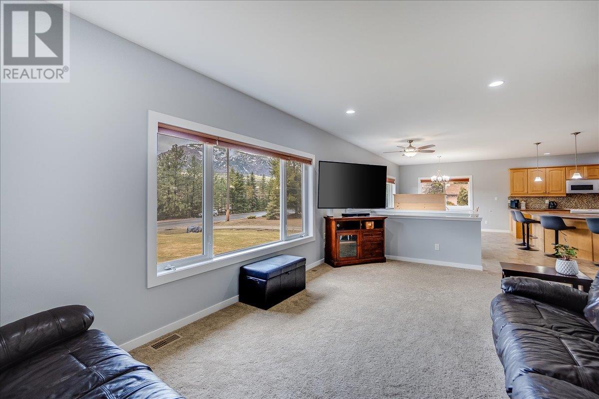 8480 Highway 22A, Trail