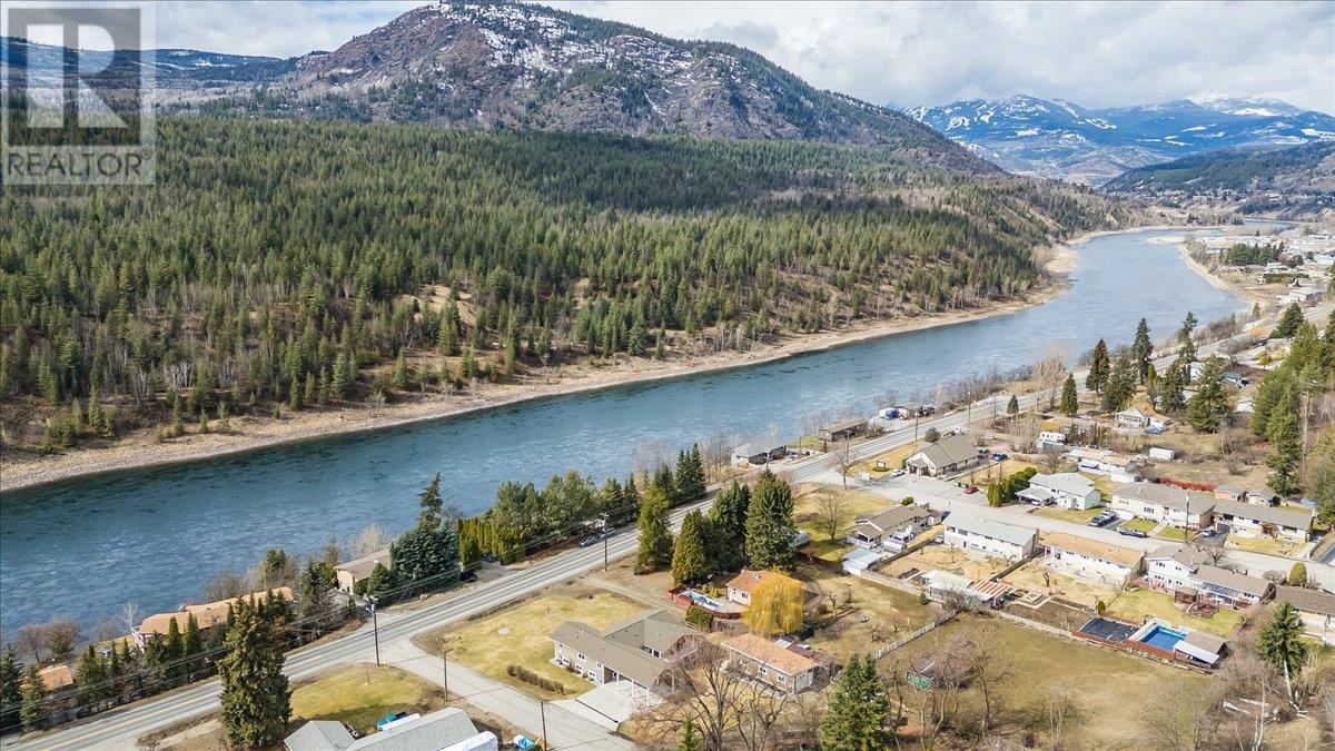 8480 Highway 22A, Trail