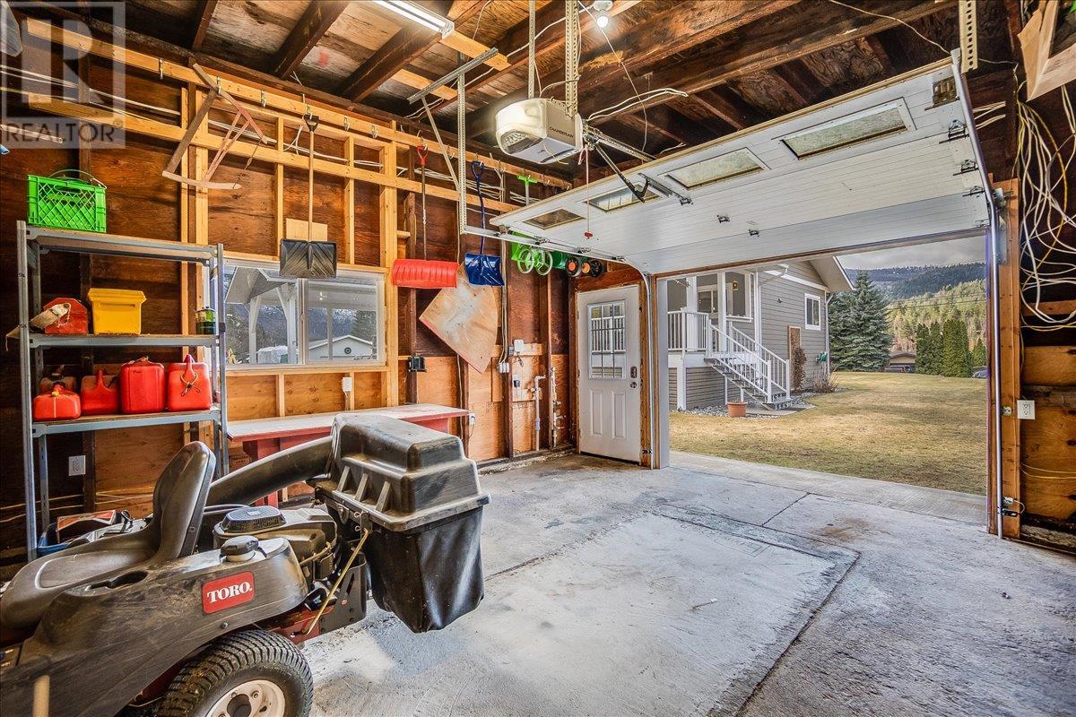 8480 Highway 22A, Trail