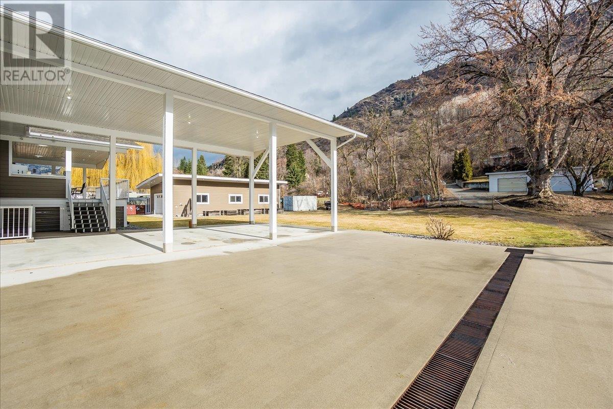 8480 Highway 22A, Trail