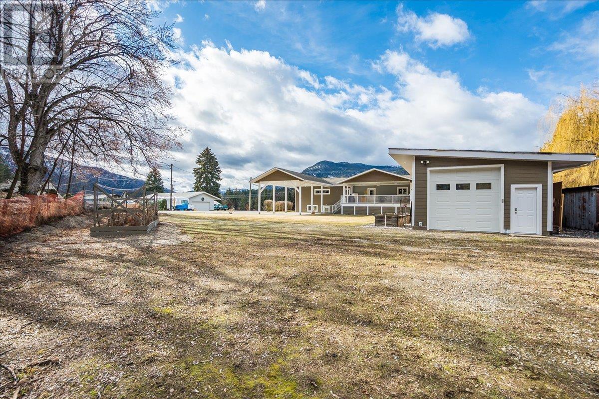 8480 Highway 22A, Trail