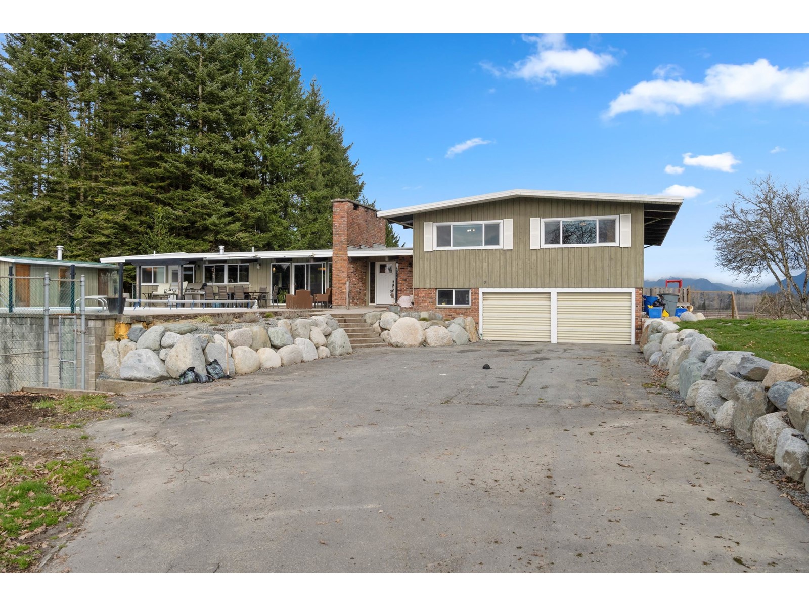 Photo 5 of 21115 102 B Avenue, Langley BC