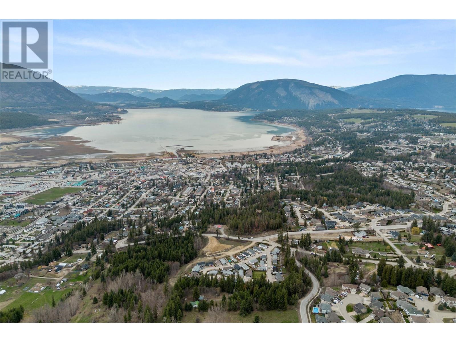 Photo 11 of 1291 10 Street Se, Salmon Arm BC