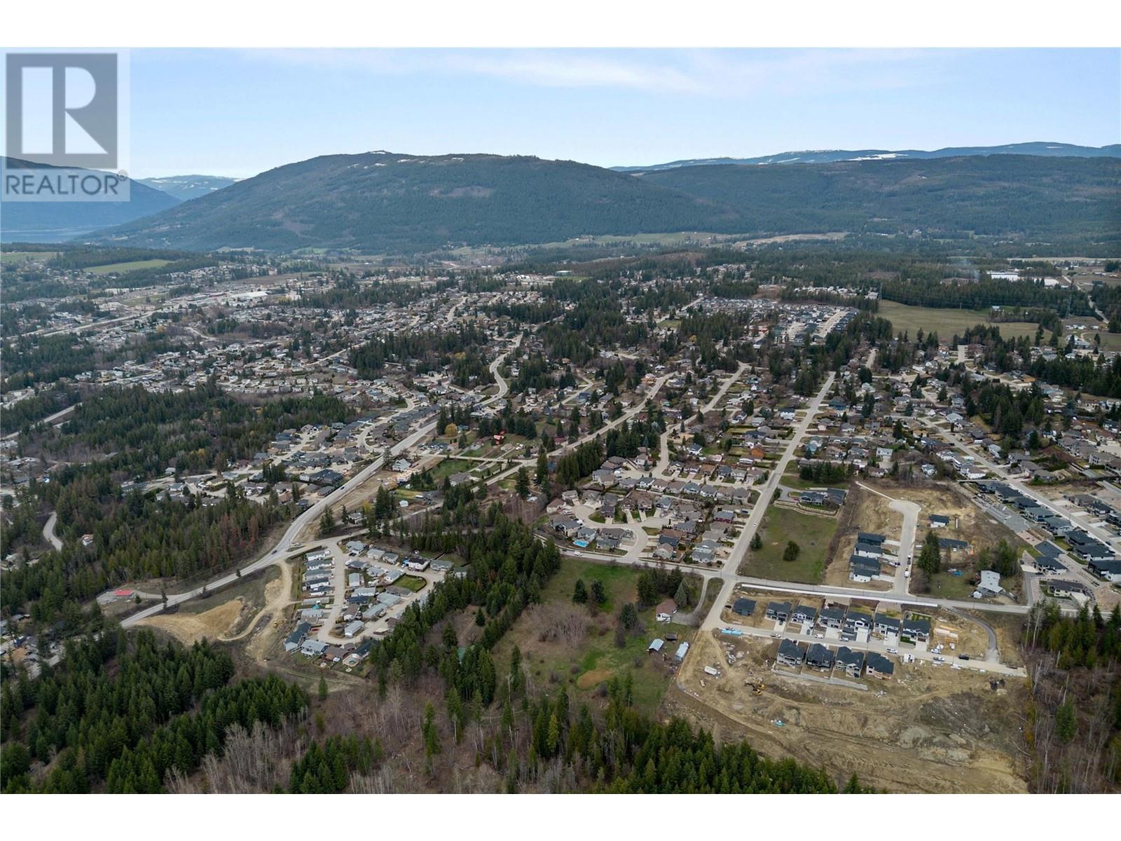 Photo 13 of 1291 10 Street Se, Salmon Arm BC