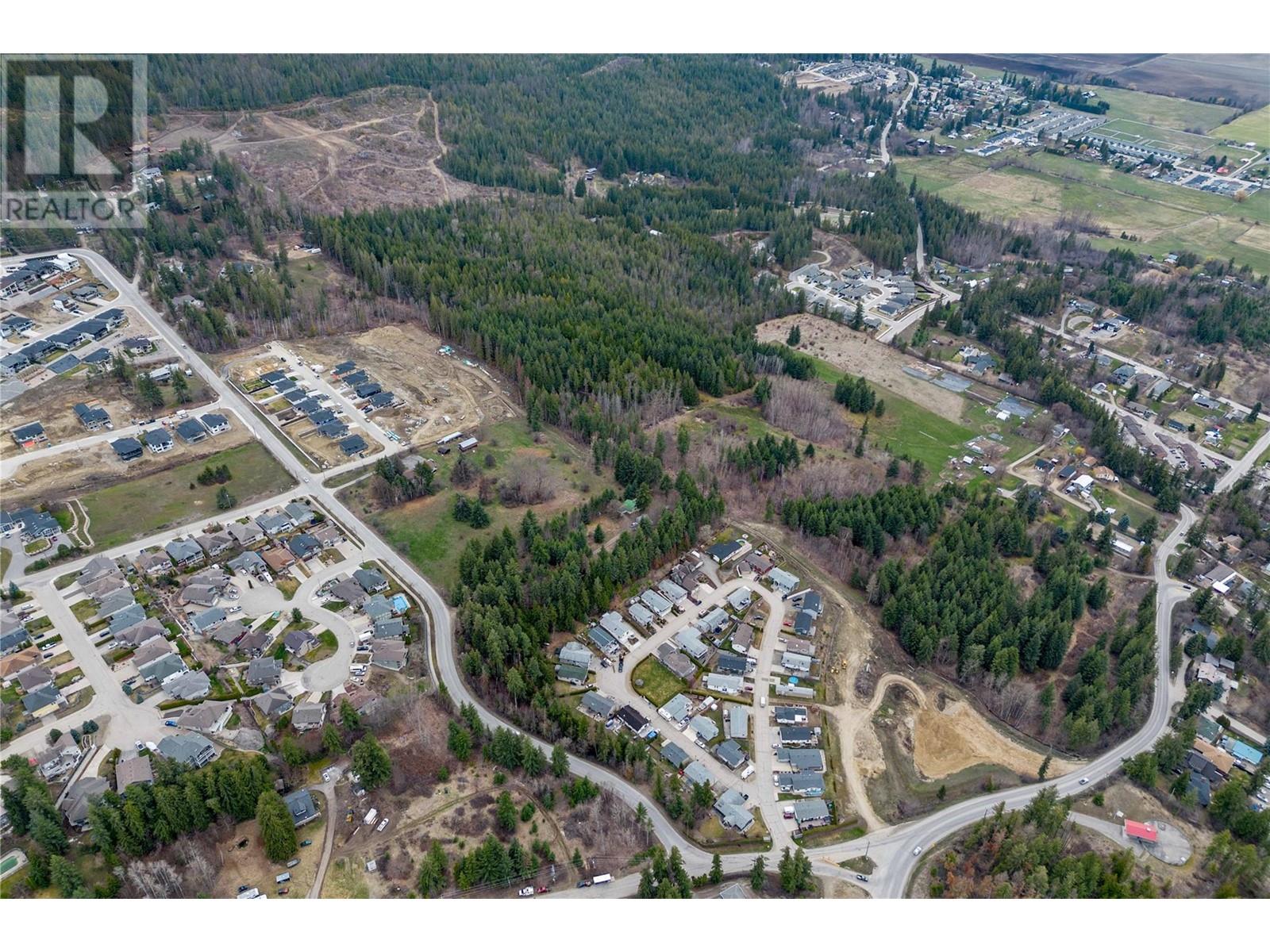 Photo 9 of 1291 10 Street Se, Salmon Arm BC