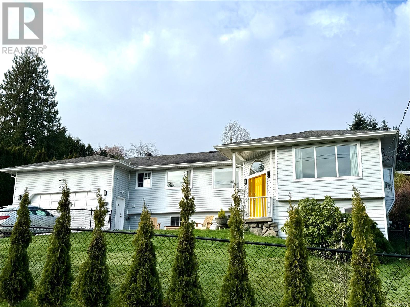 416 Strang Dr, Ladysmith
