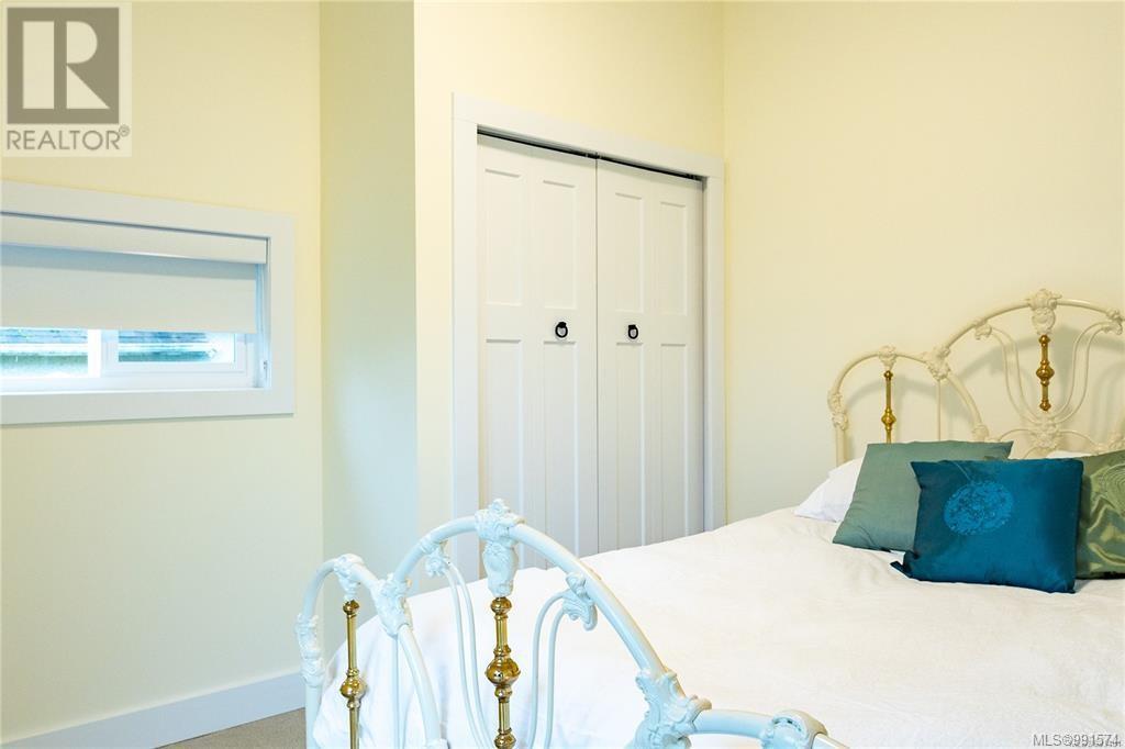 676 Pine St, Nanaimo real estate listing 991574