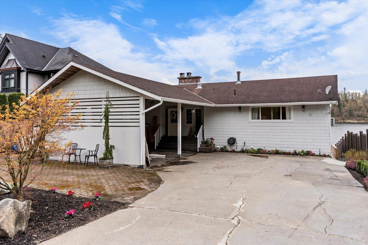 9819 HALL STREET, Mission
