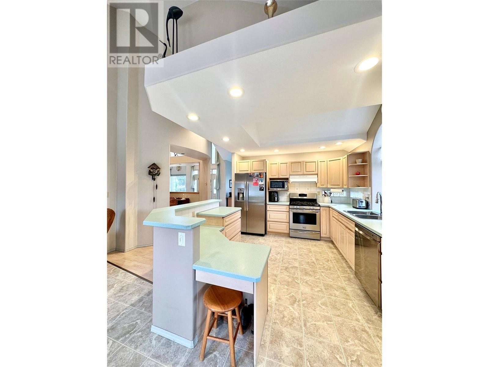  6448 Tucelnuit Drive, Oliver
