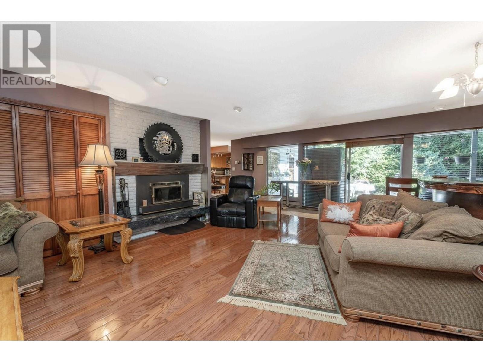 Photo 9 of 3321 Willerton Court, Coquitlam BC