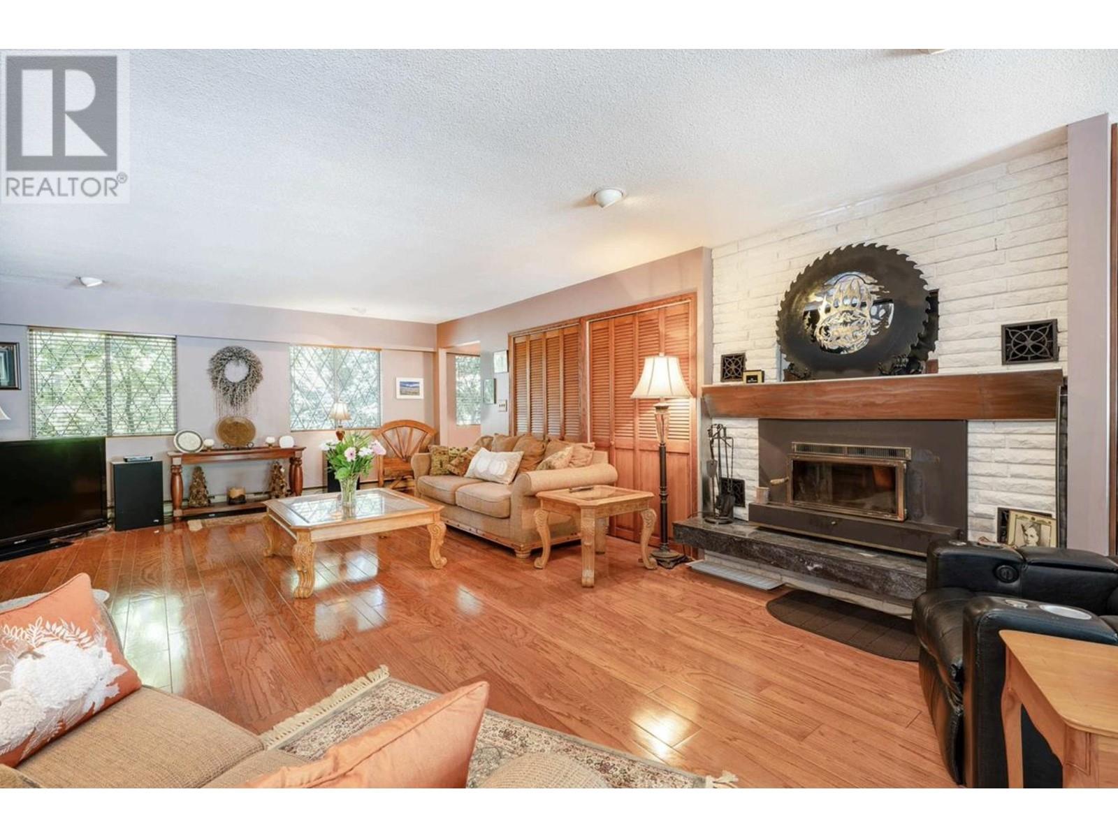 Photo 8 of 3321 Willerton Court, Coquitlam BC