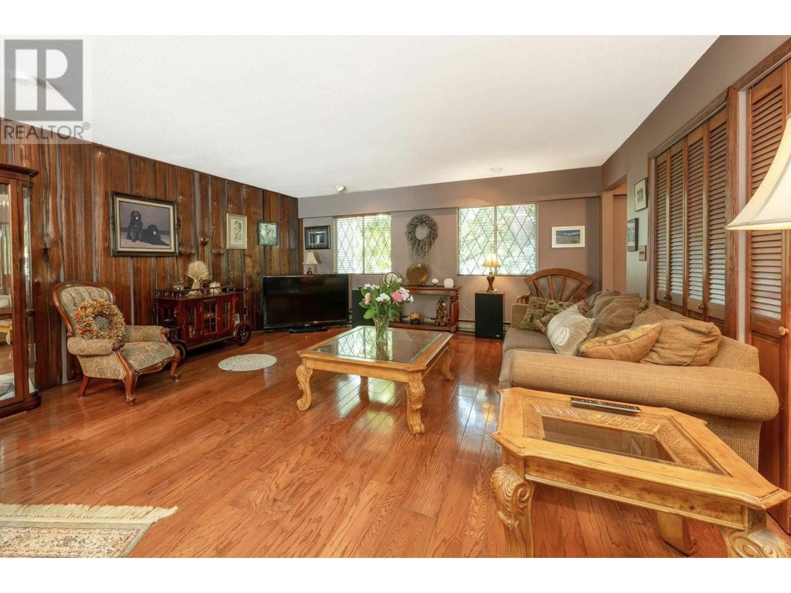 Photo 7 of 3321 Willerton Court, Coquitlam BC