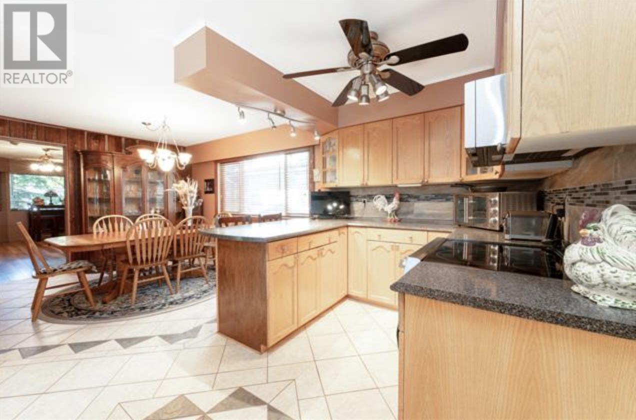 Photo 11 of 3321 Willerton Court, Coquitlam BC