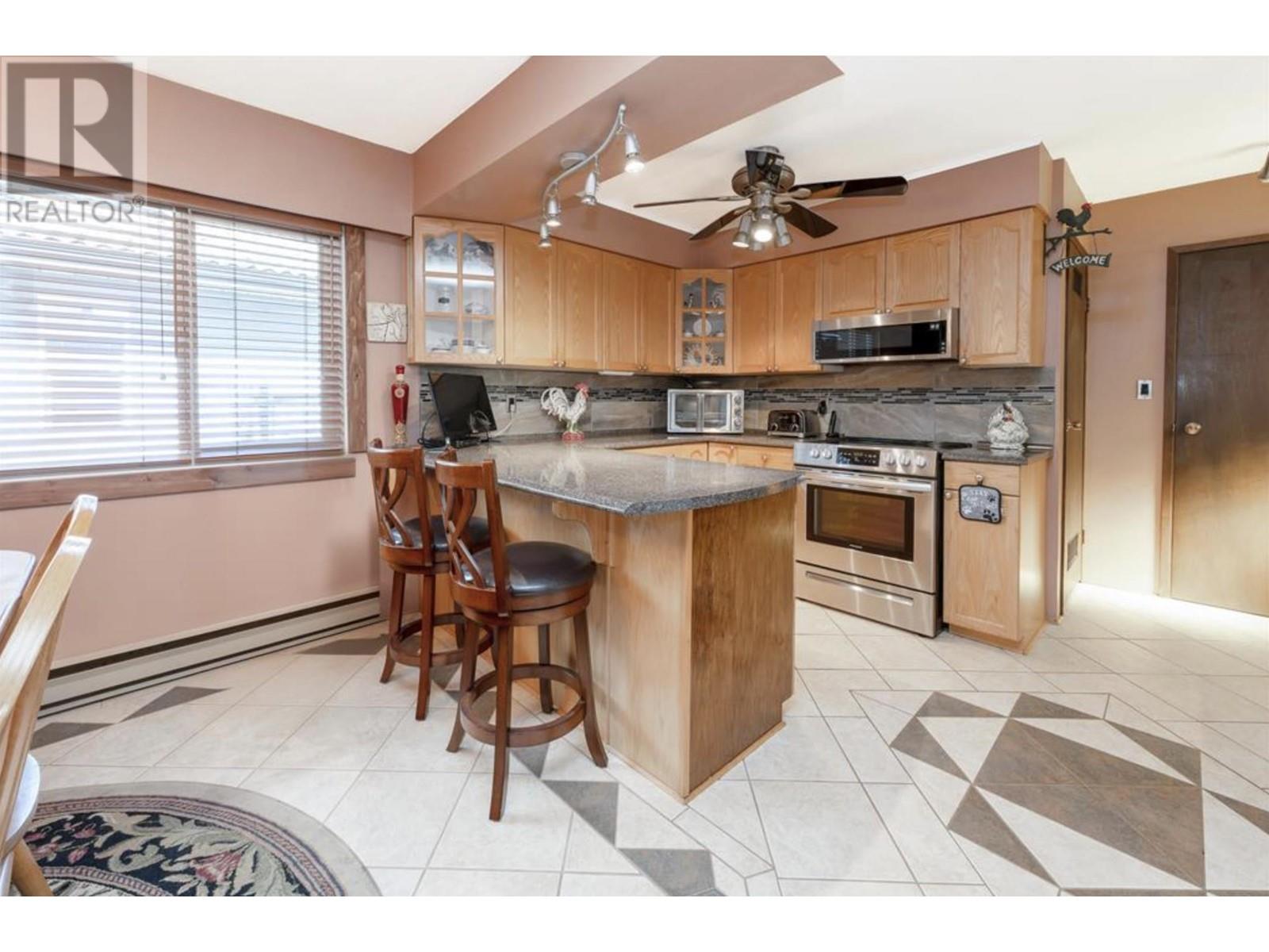 Photo 12 of 3321 Willerton Court, Coquitlam BC