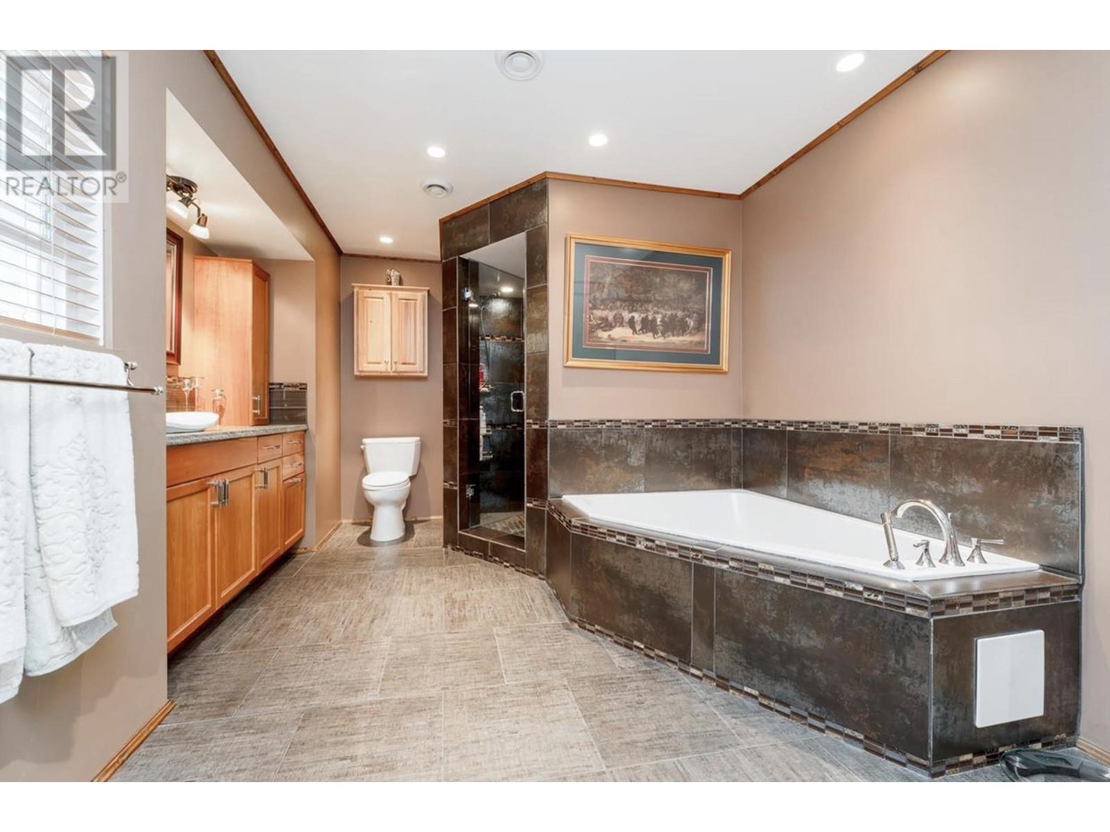 Photo 20 of 3321 Willerton Court, Coquitlam BC