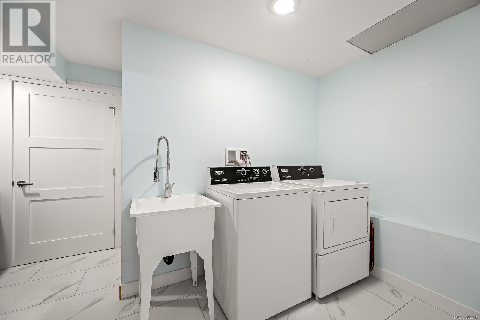 2413 Barbara Rd, Courtenay