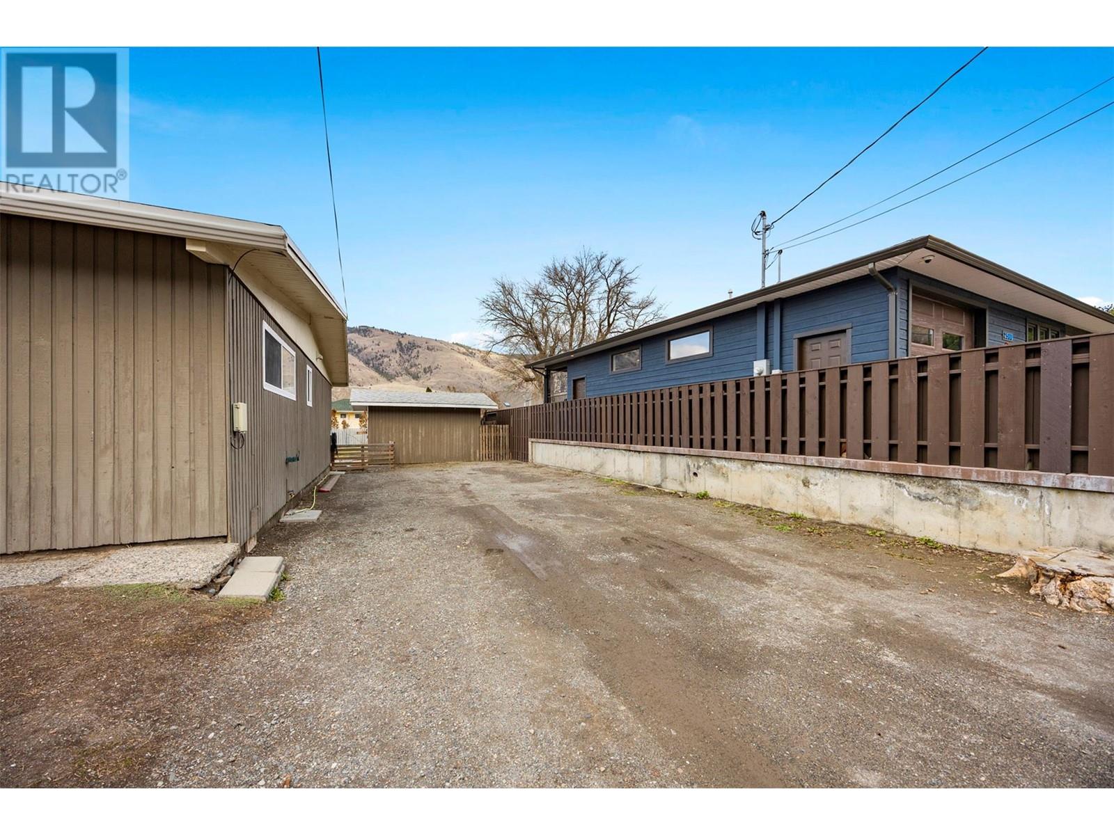 2556 / 2558 VALLEYVIEW DRIVE - Image 11