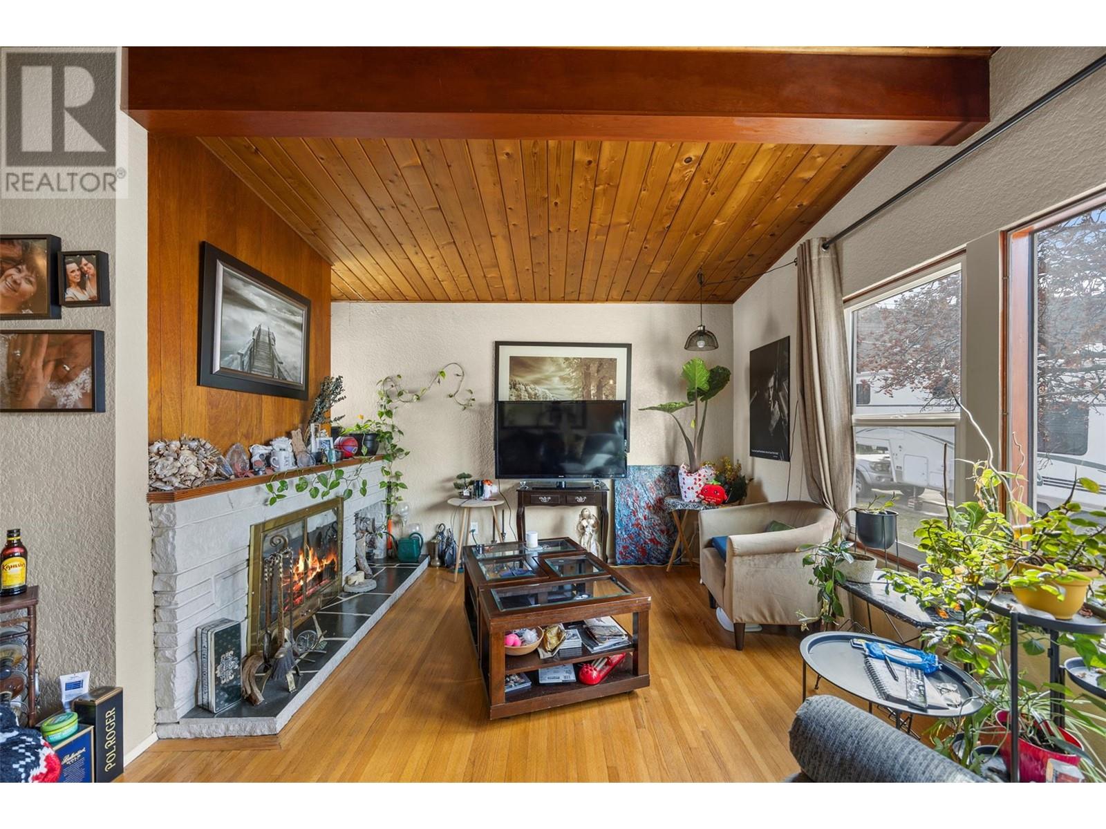 2556 / 2558 VALLEYVIEW DRIVE - Image 15