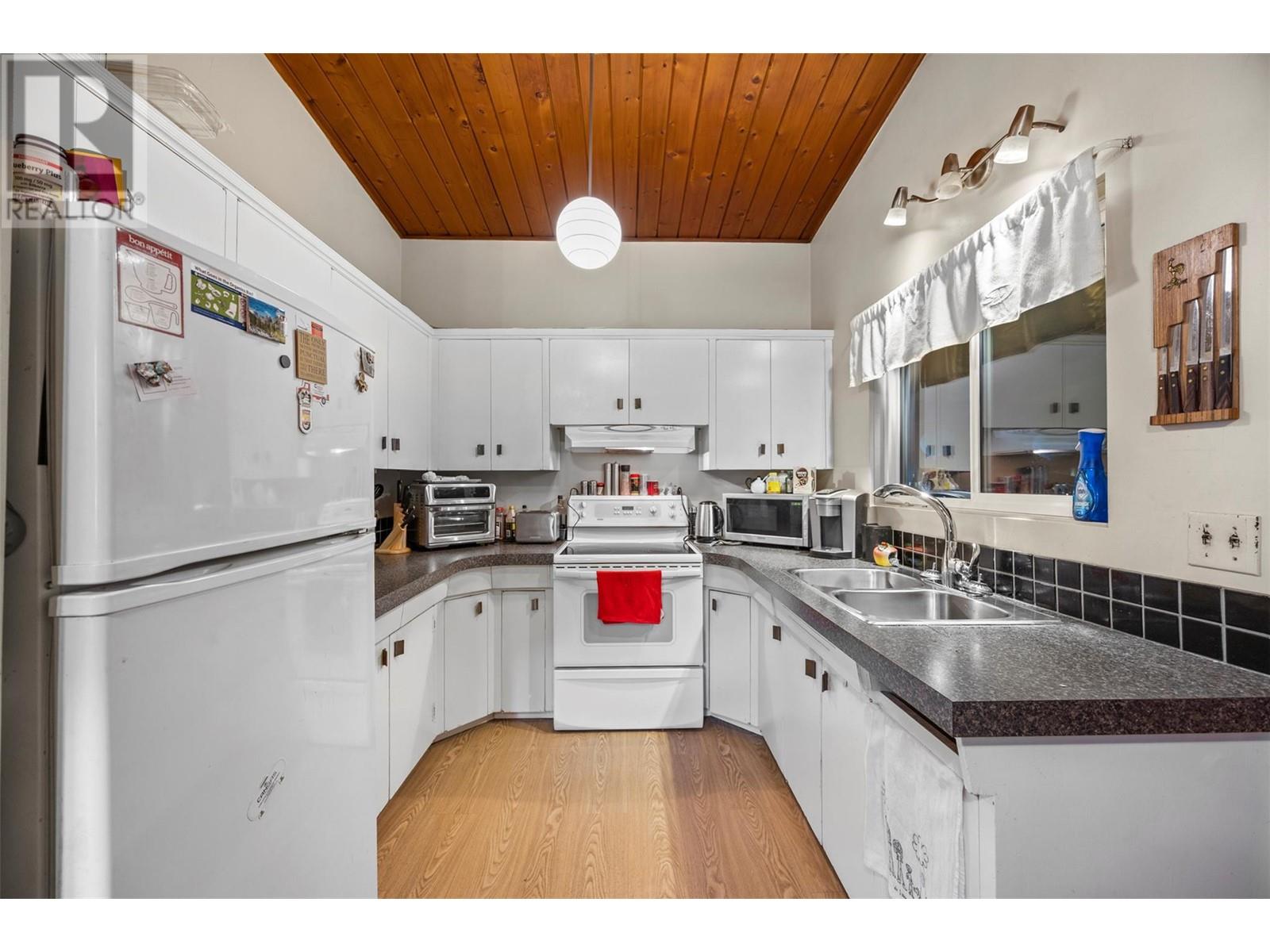 2556 / 2558 VALLEYVIEW DRIVE - Image 17