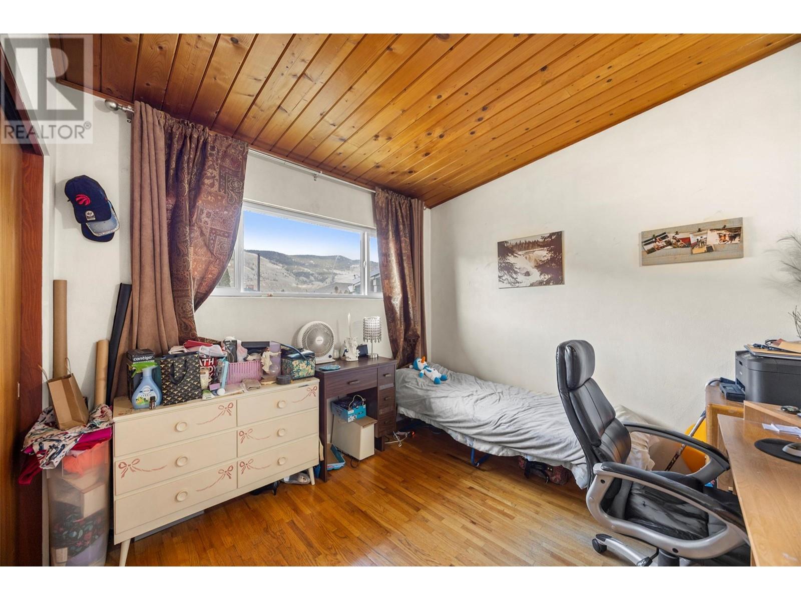 2556 / 2558 VALLEYVIEW DRIVE - Image 18
