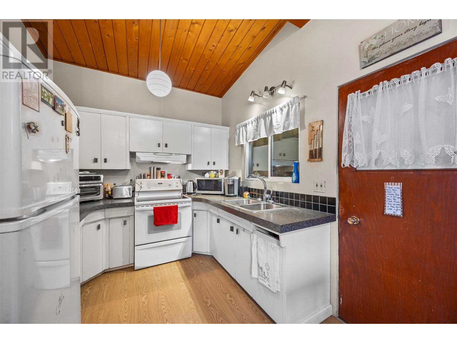 2556 / 2558 VALLEYVIEW DRIVE - Image 4