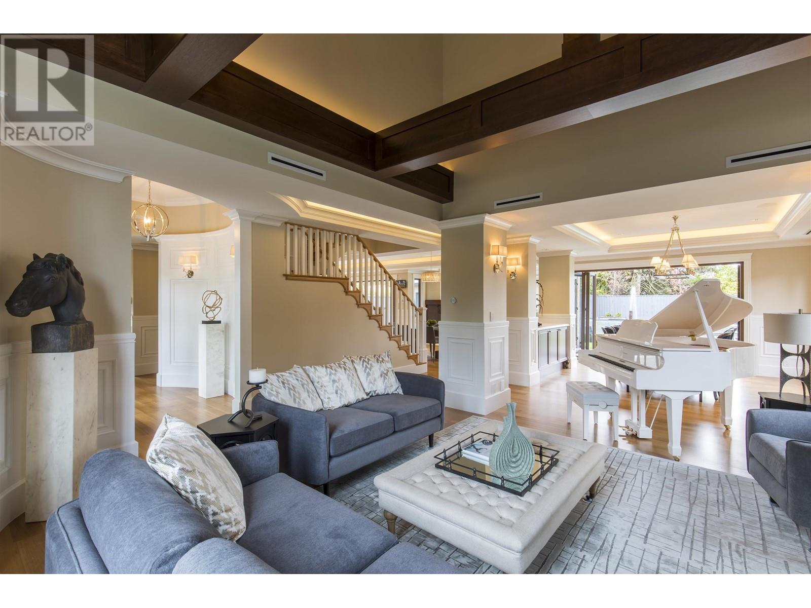 2809 EDGEMONT BOULEVARD, North Vancouver