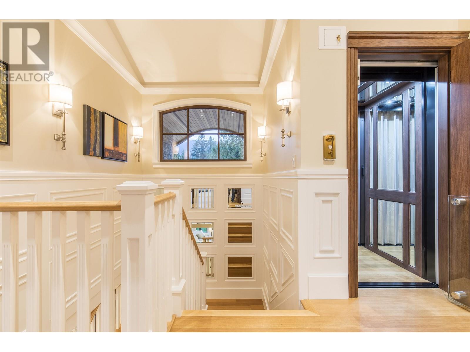 2809 EDGEMONT BOULEVARD, North Vancouver