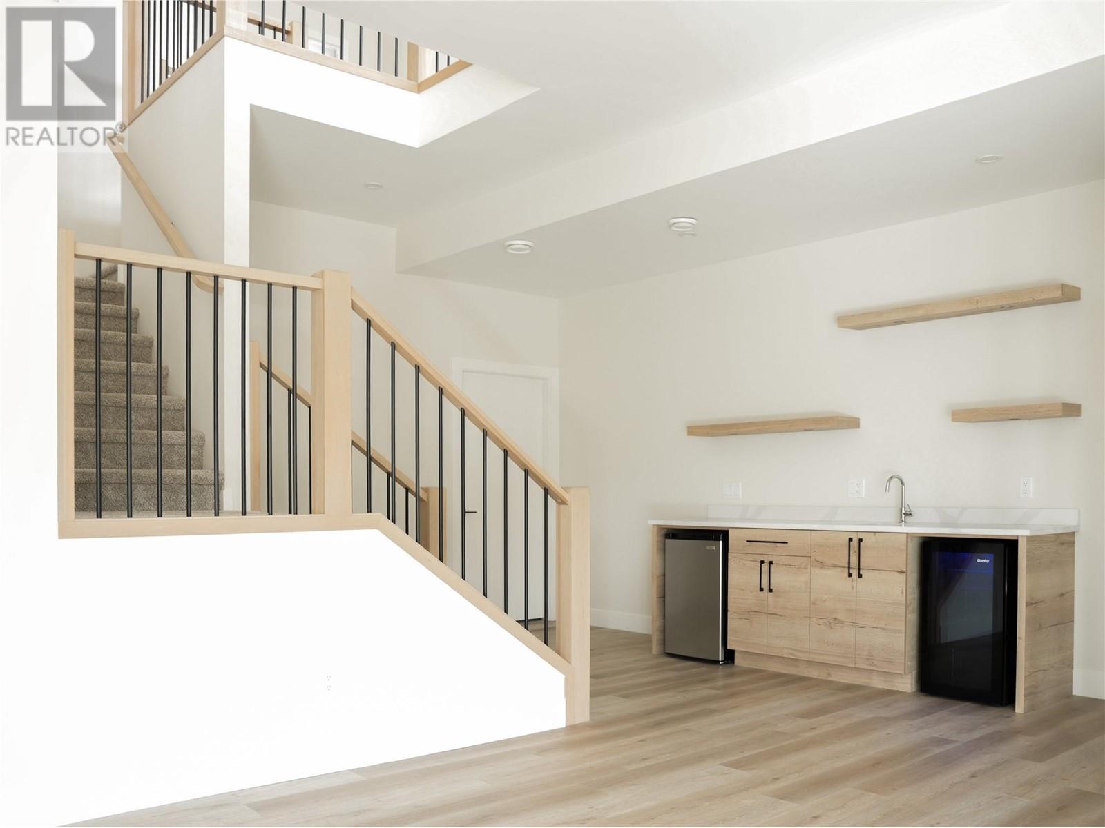  873 Royal Troon Lane, Kelowna