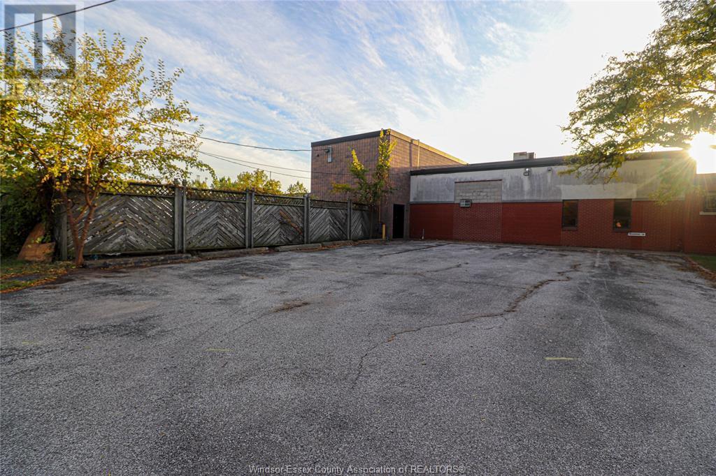 Photo 32 of 2130 South Pacific Avenue, Windsor ON