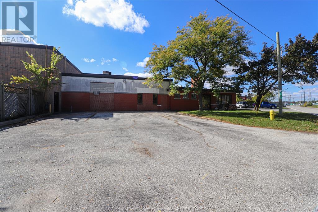 Photo 3 of 2130 South Pacific Avenue, Windsor ON