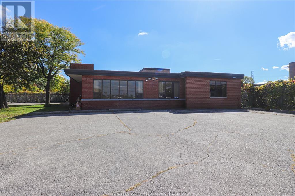Photo 1 of 2130 South Pacific Avenue, Windsor ON