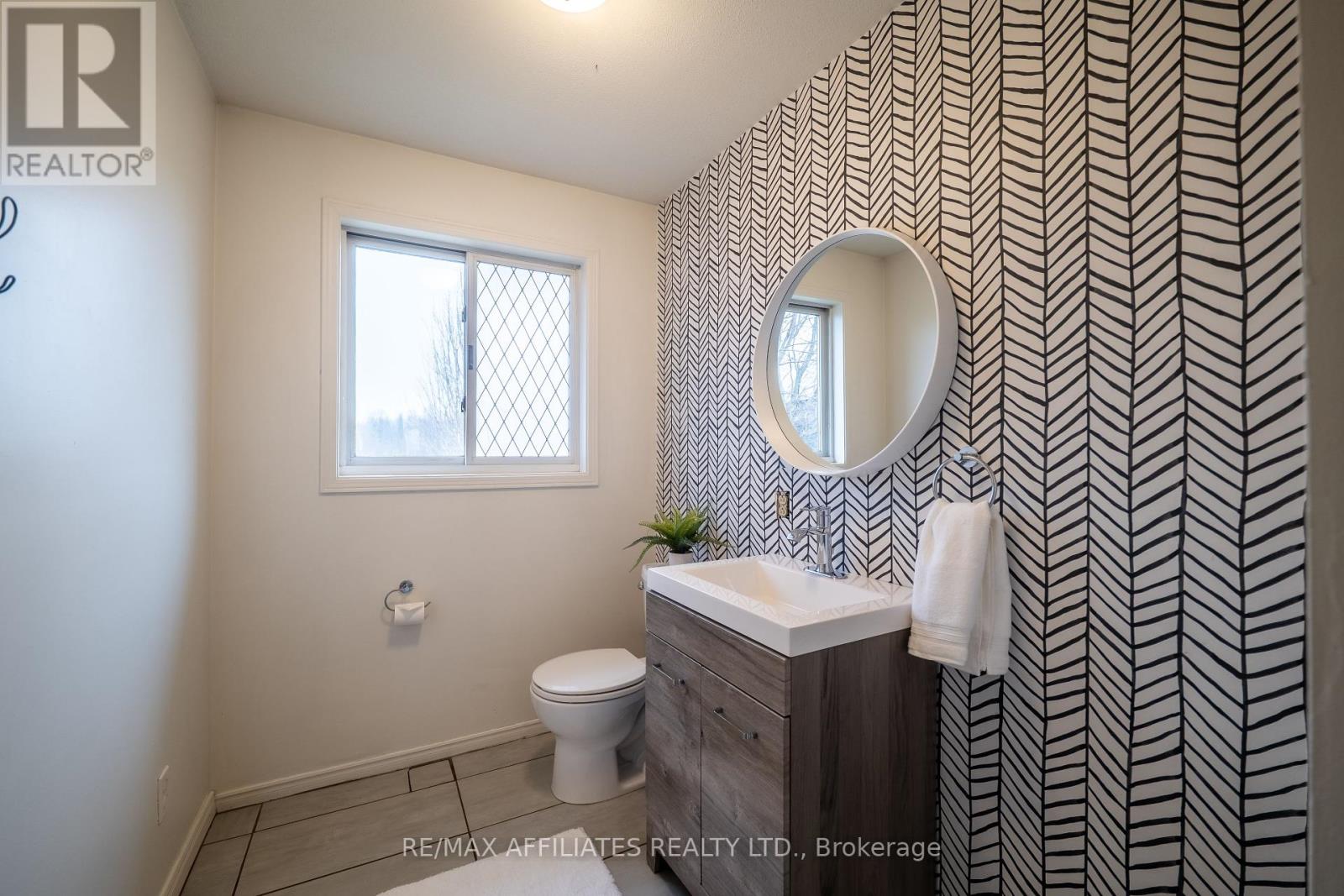 Photo 11 of 885 Townline Road, Elizabethtownkitley ON