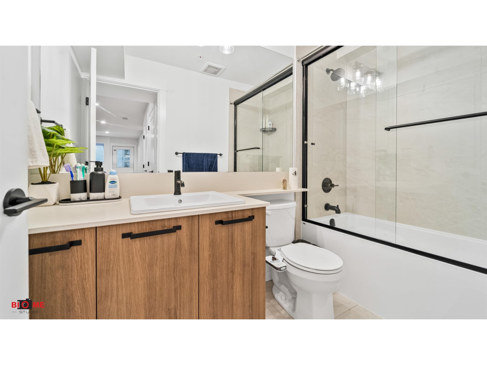 Photo 11 of 7495 197 Street, Langley BC