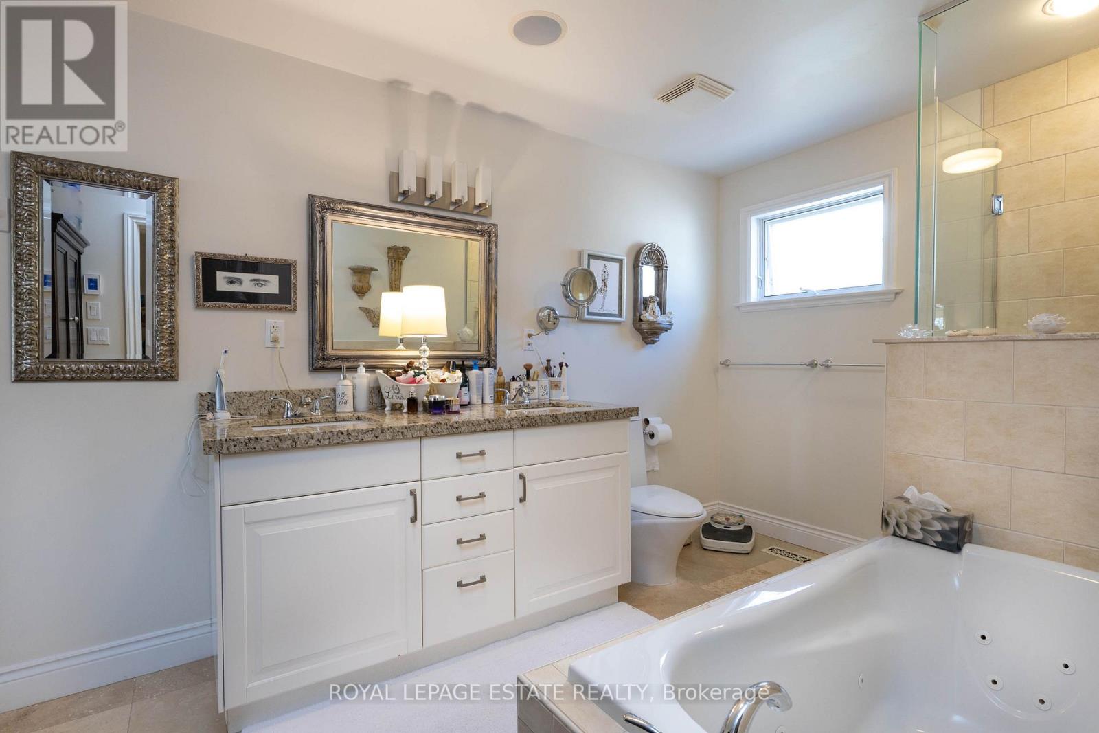 Photo 18 of 2184 Queen Street E, Toronto ON