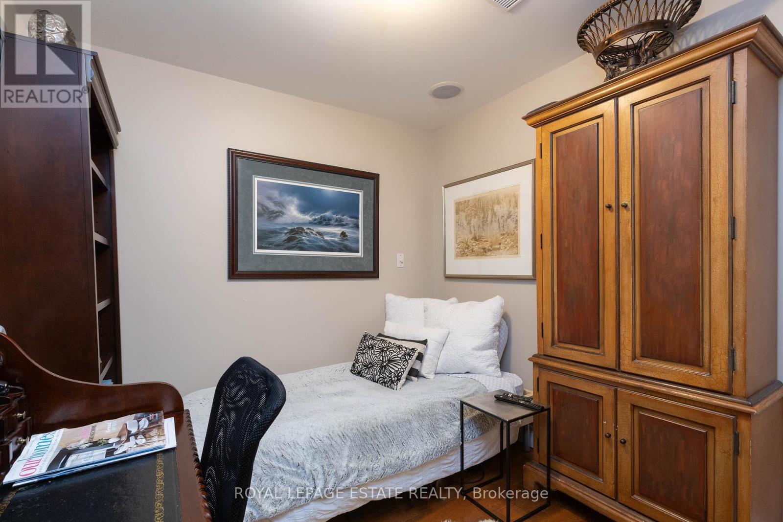 Photo 21 of 2184 Queen Street E, Toronto ON