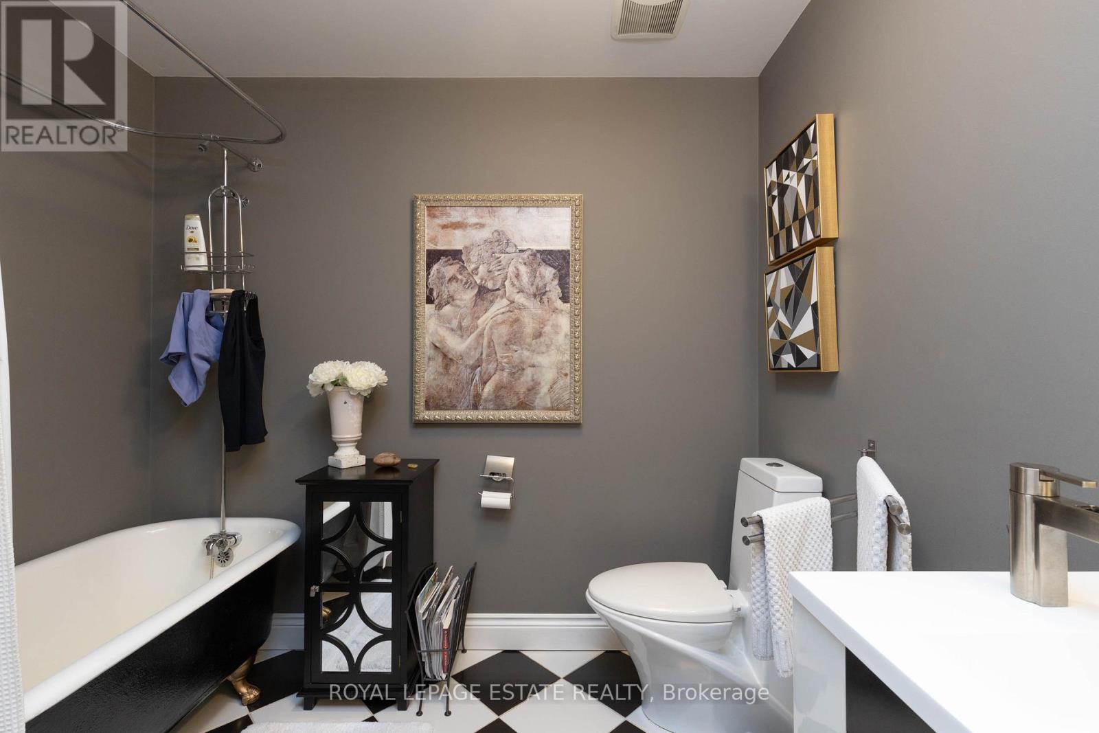 Photo 22 of 2184 Queen Street E, Toronto ON
