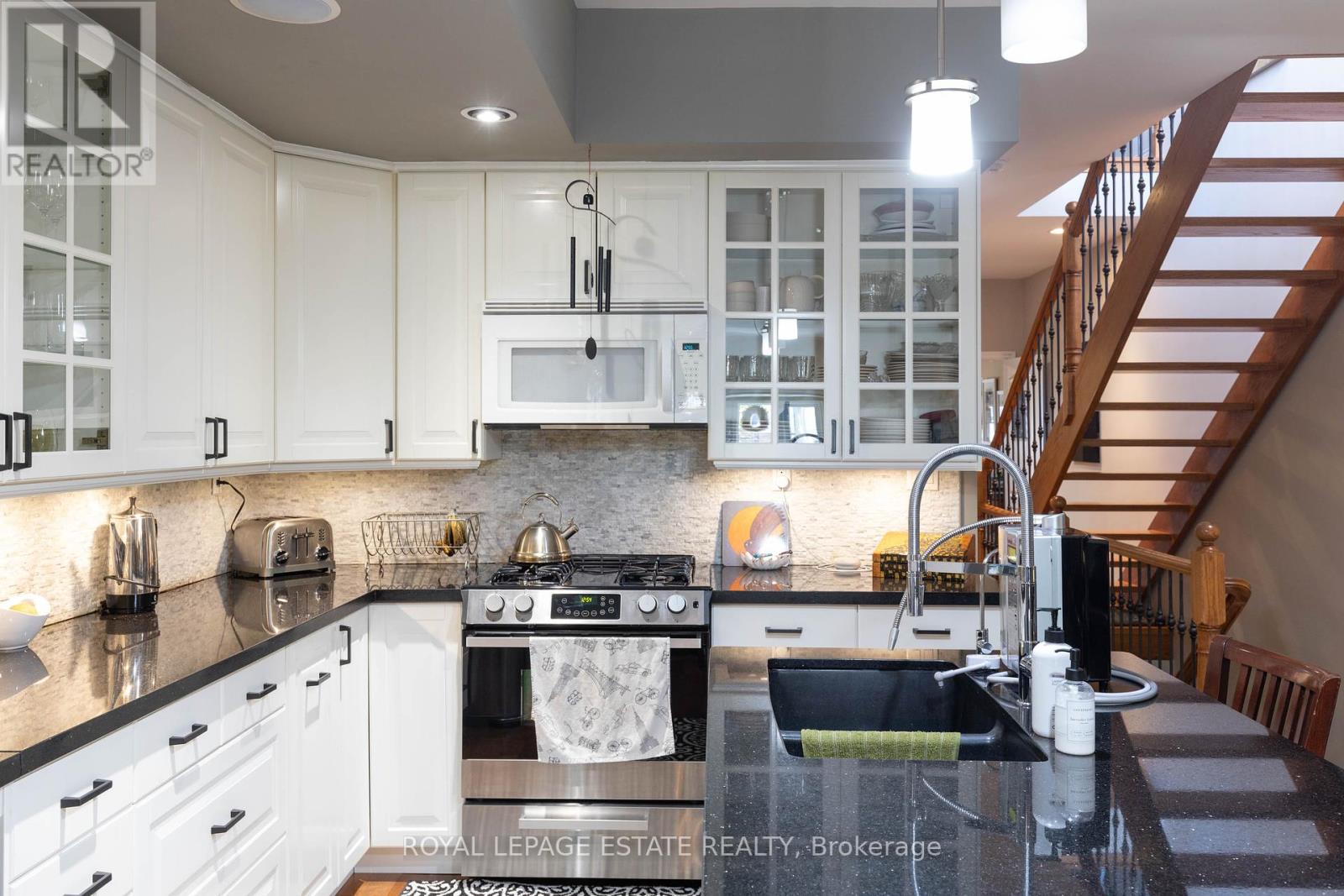 Photo 5 of 2184 Queen Street E, Toronto ON