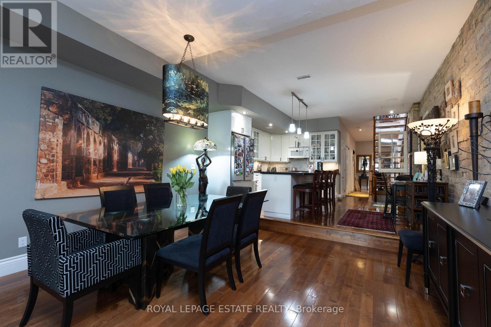 Photo 9 of 2184 Queen Street E, Toronto ON