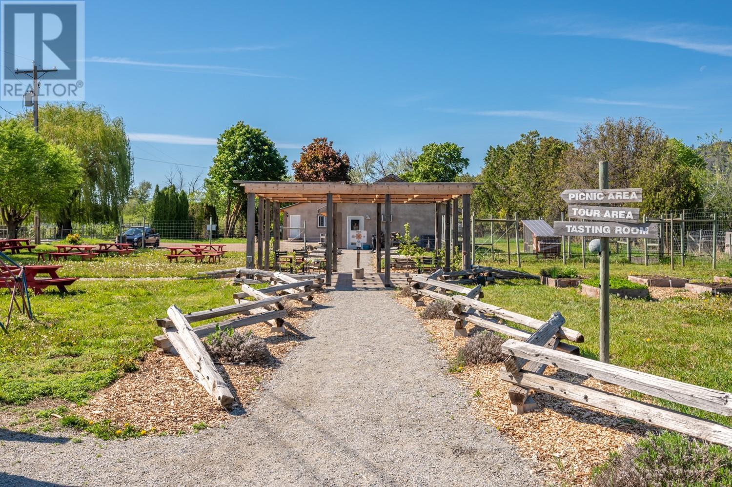 7952 97 Highway, Oliver