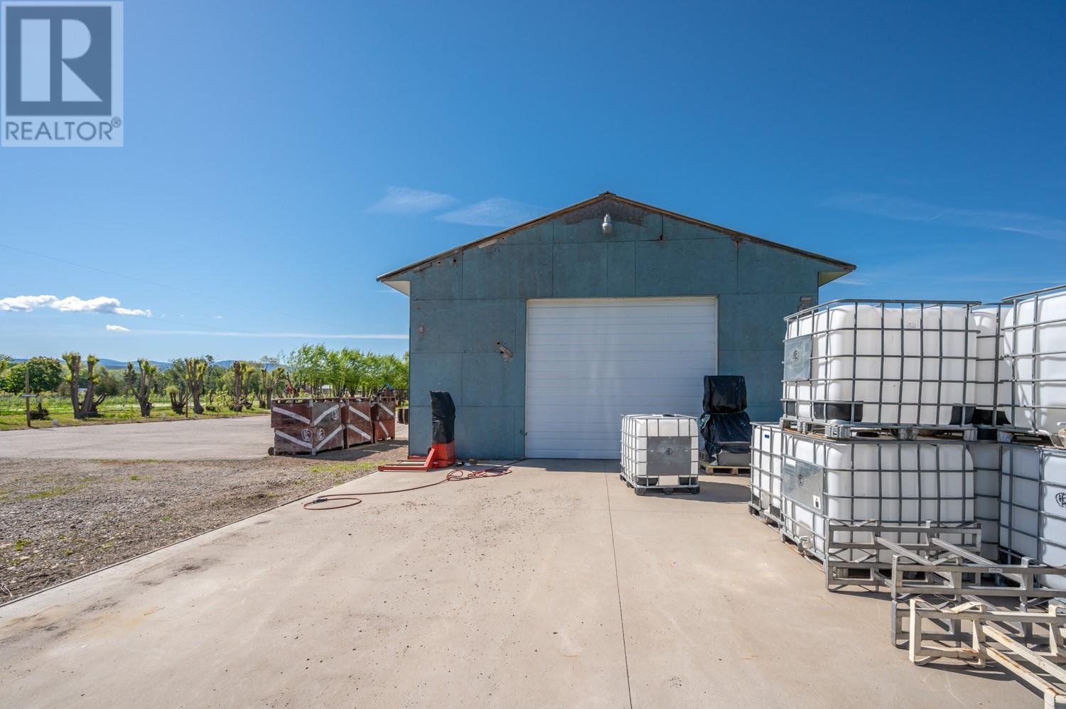 7952 97 Highway, Oliver
