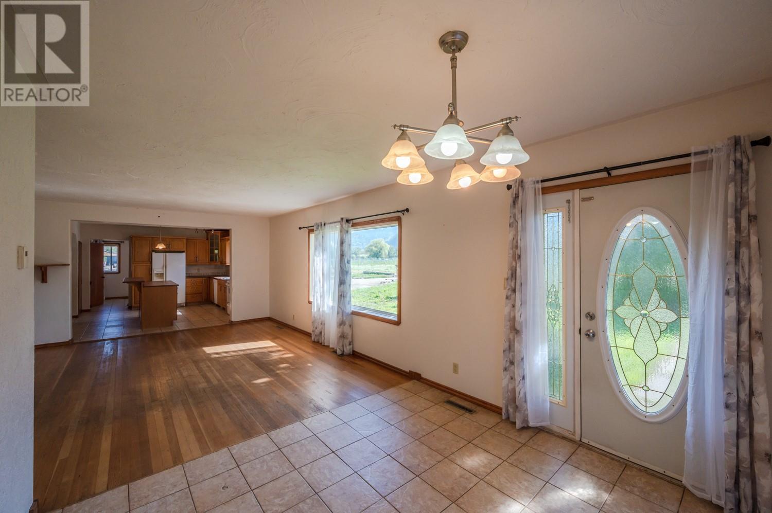 7952 97 Highway, Oliver