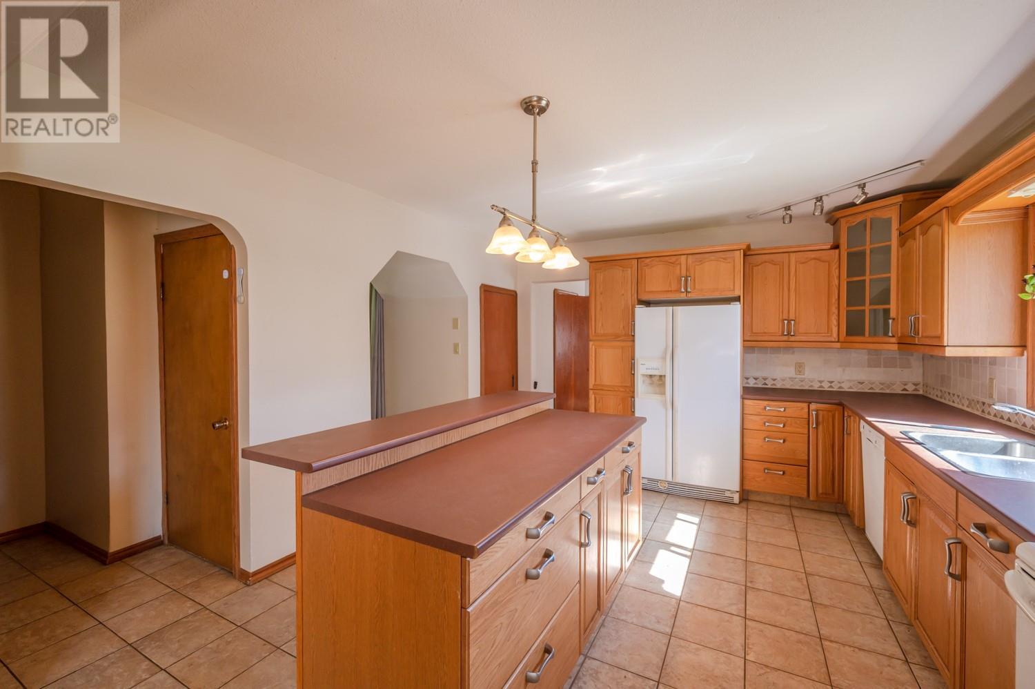 7952 97 Highway, Oliver