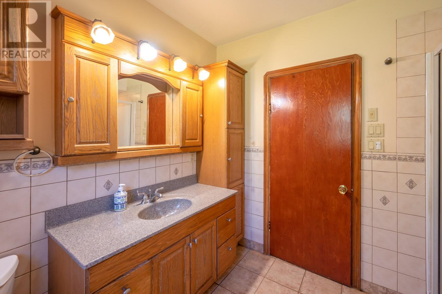 7952 97 Highway, Oliver