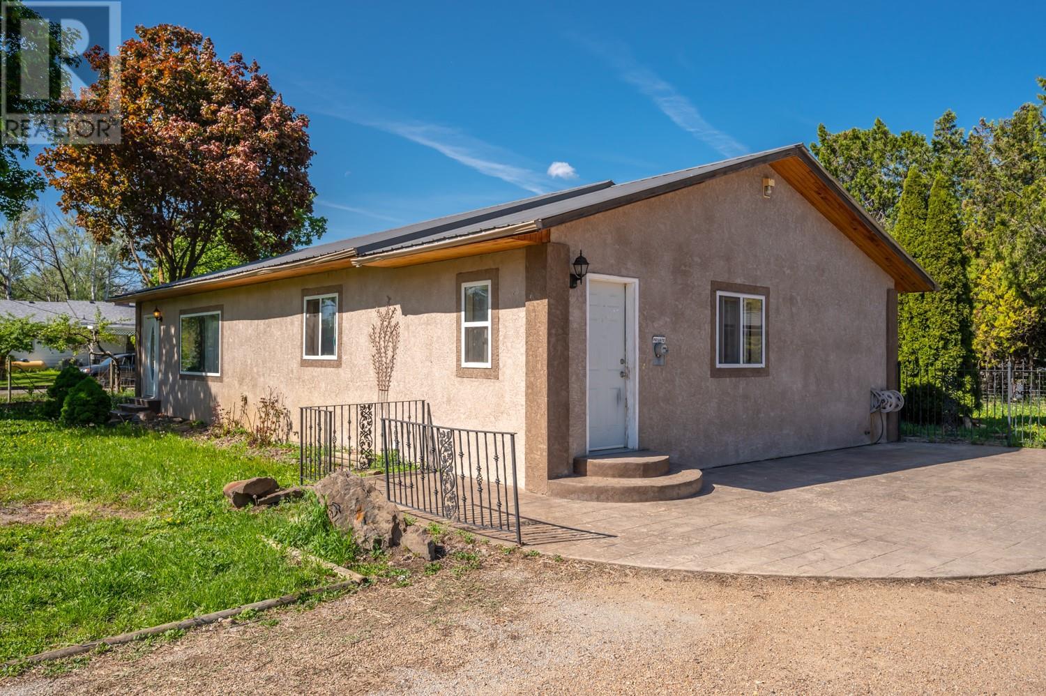 7952 97 Highway, Oliver