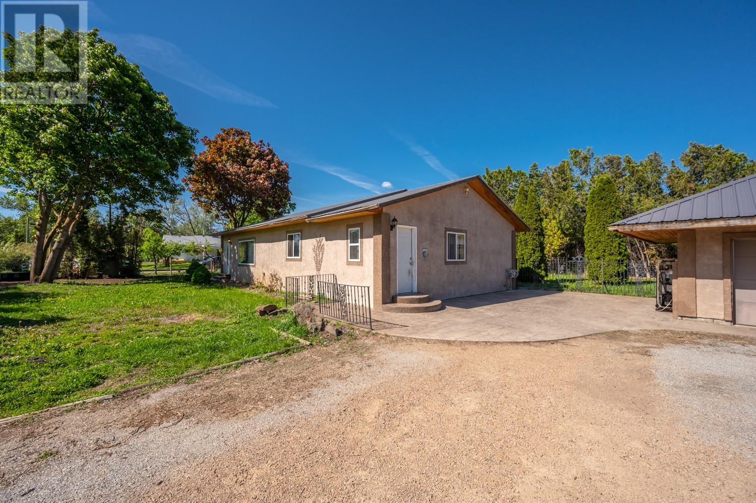 7952 97 Highway, Oliver