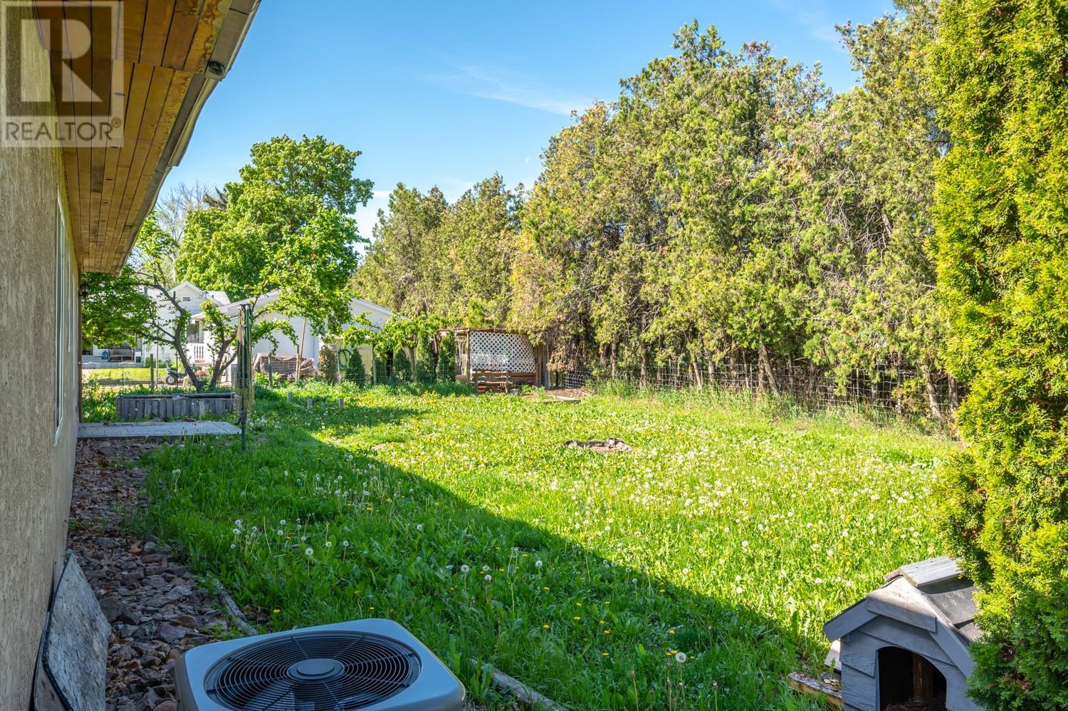 7952 97 Highway, Oliver