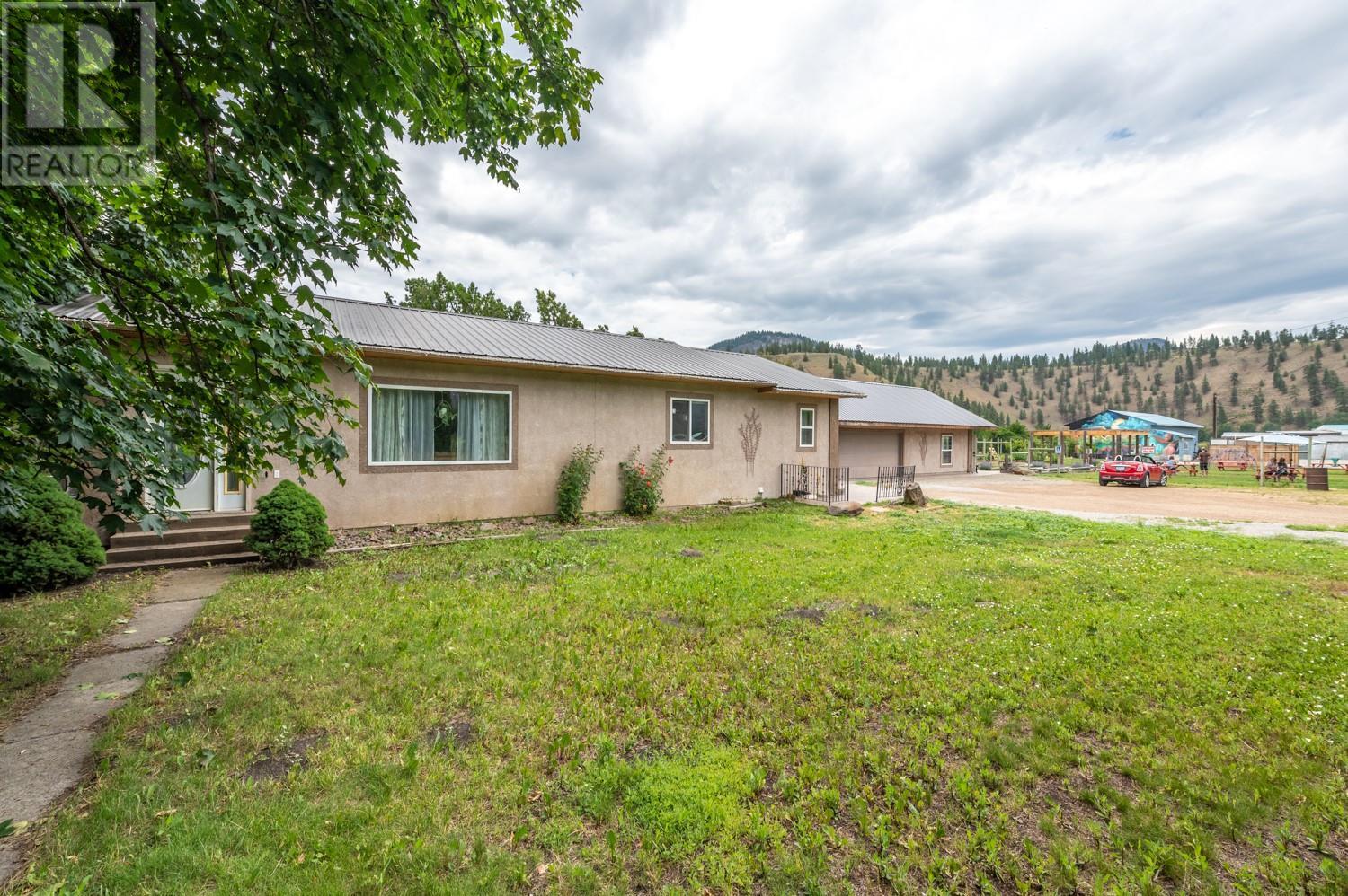7952 97 Highway, Oliver