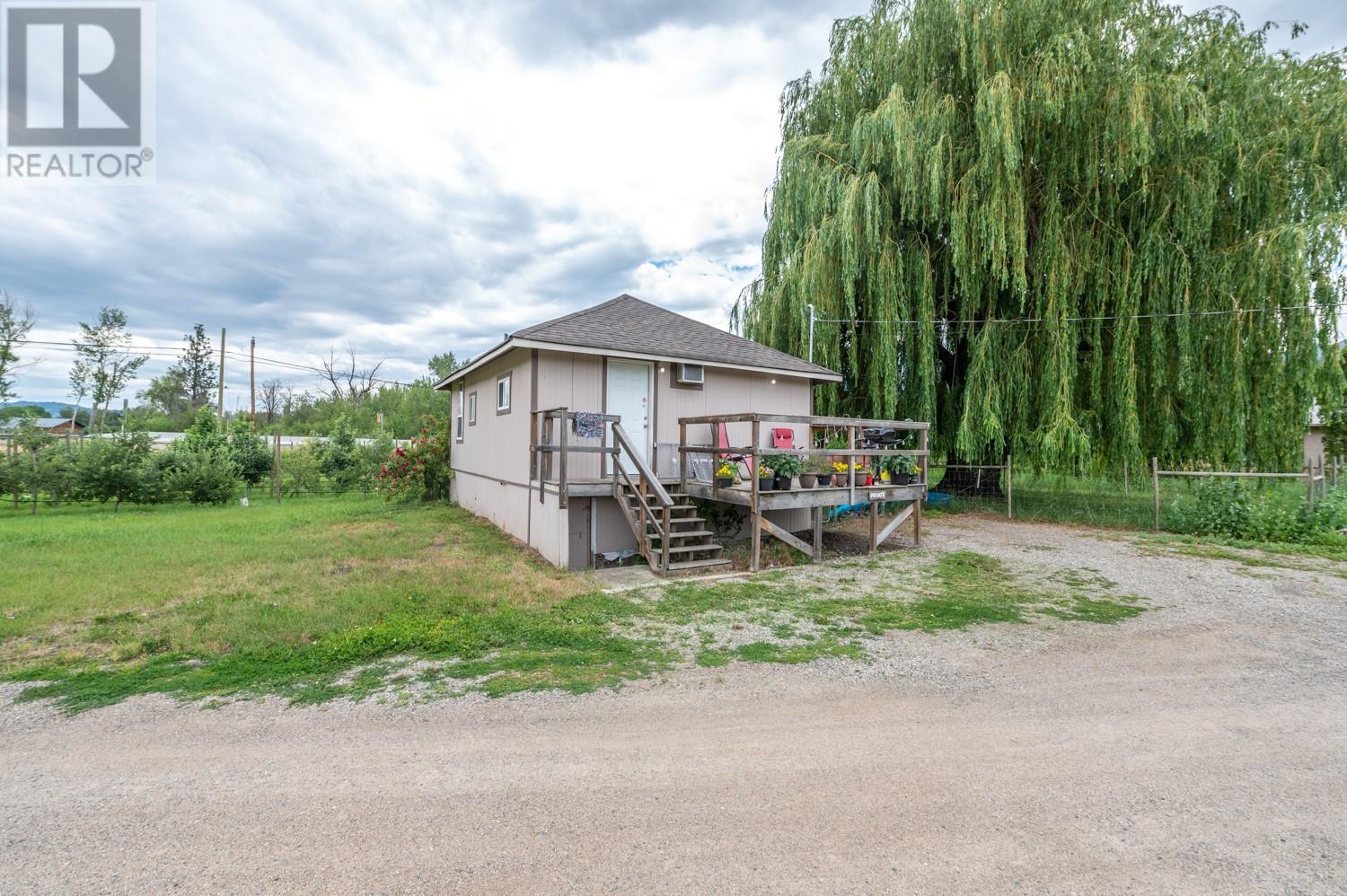 7952 97 Highway, Oliver