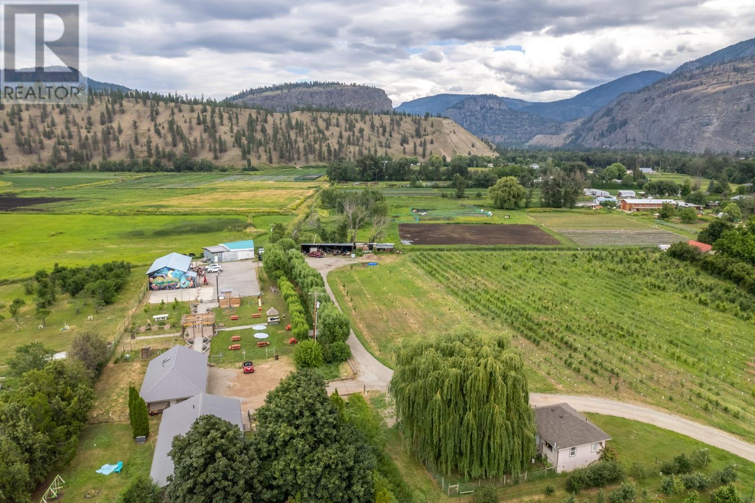 7952 97 Highway, Oliver