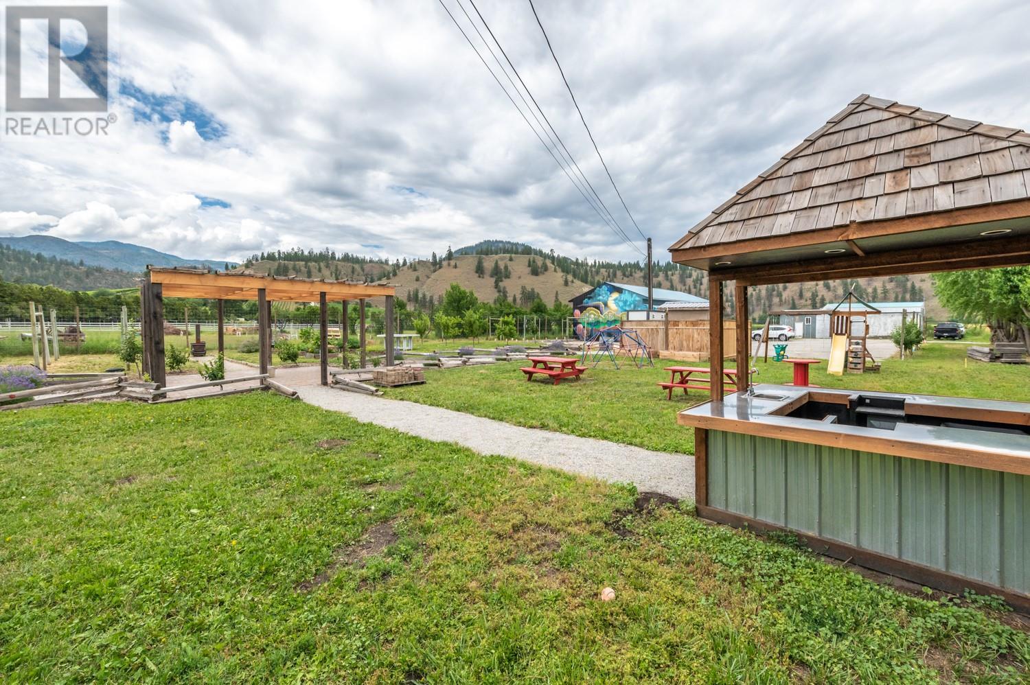 7952 97 Highway, Oliver